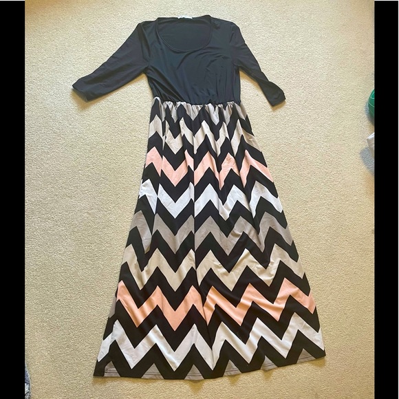 3/$20  🌾 Chevron skirted dress - Picture 4 of 6